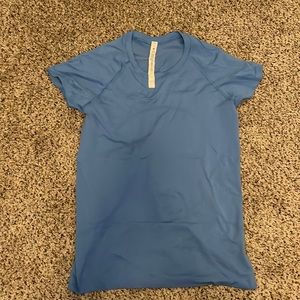 Lululemon Swiftly 2.0 in Blue Nile.